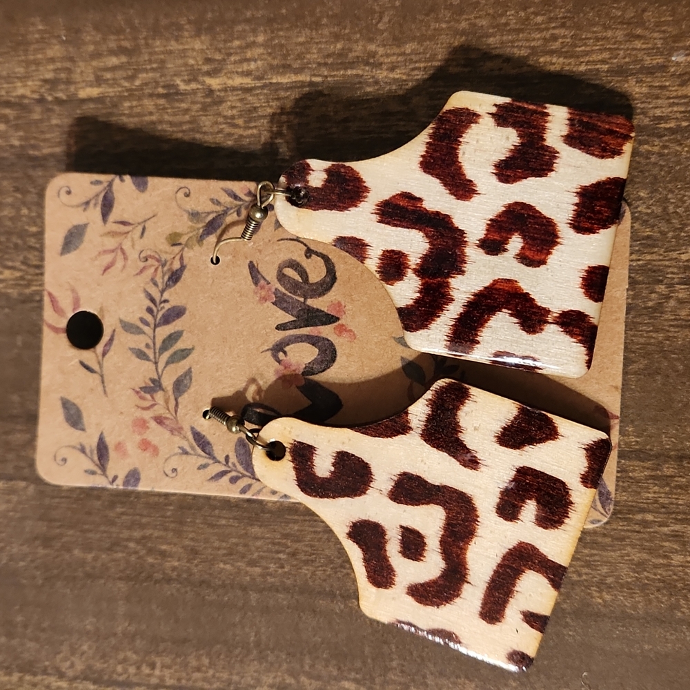 Leopard wood hand design earrings